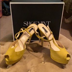 Supe cute!! Light lime green pumps